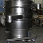 Vibrating sieve for sieving dry pharmaceutical mixtures
